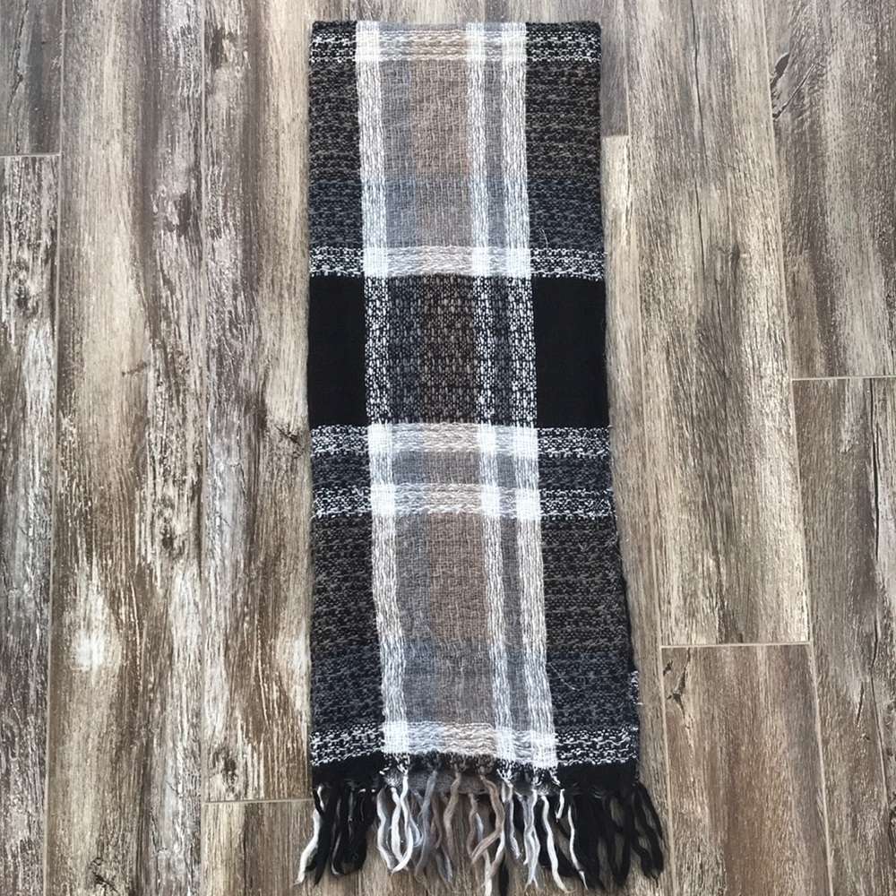 Cute monochromatic scarf